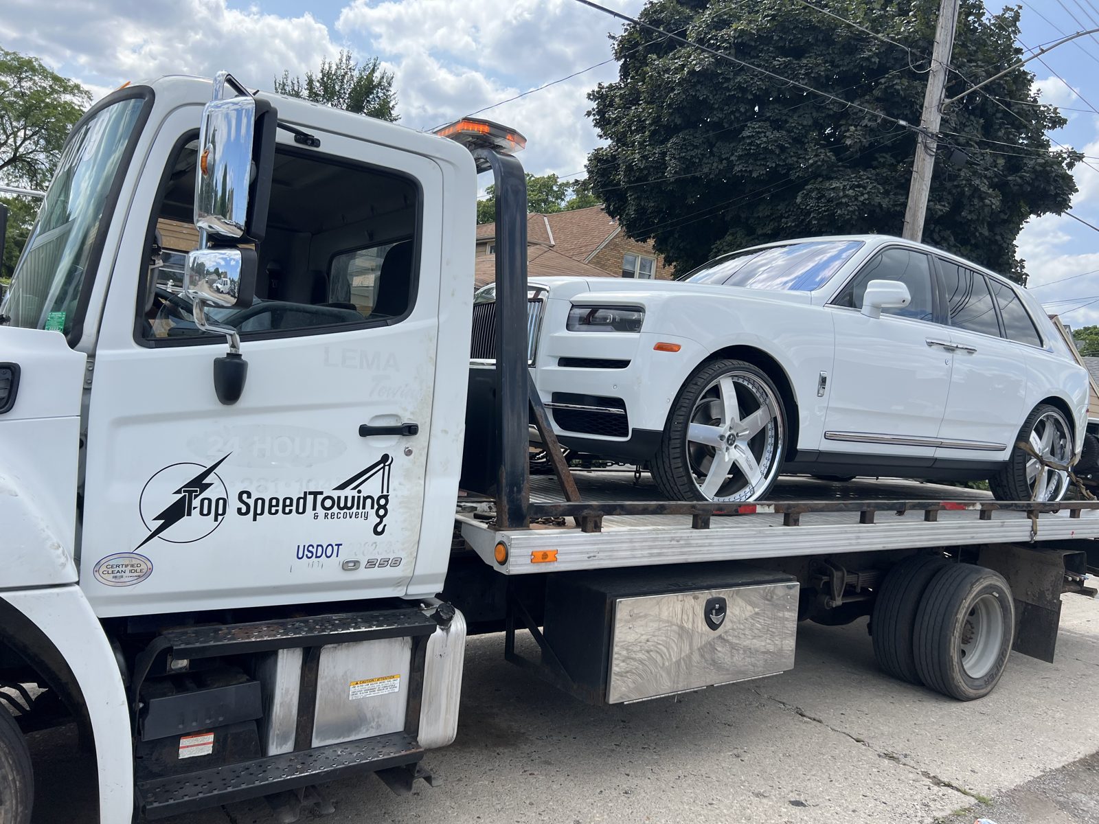 Flatbed vs. Hook-and-Chain: Why Tow Type Matters